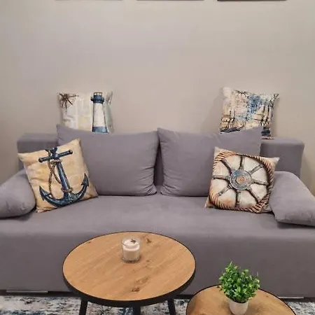 Breeze Retreate With Balcony & Parking Lot *