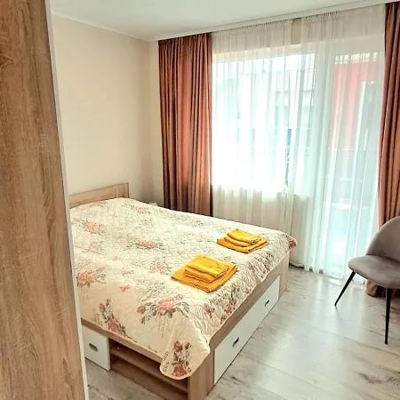 Apartment Breeze Retreate With Balcony & Parking Lot Warna